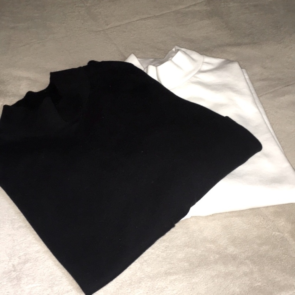 2 Uniqlo Long Sleeves Black/White Sweatshirt